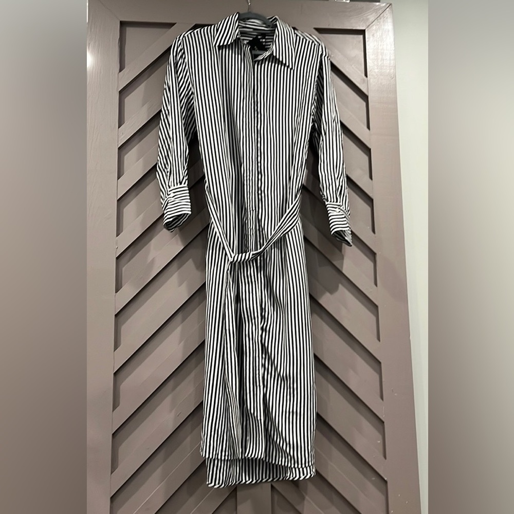 Massimo Dutti long sleeve belted button down black &white 3/4 length dress XS/S